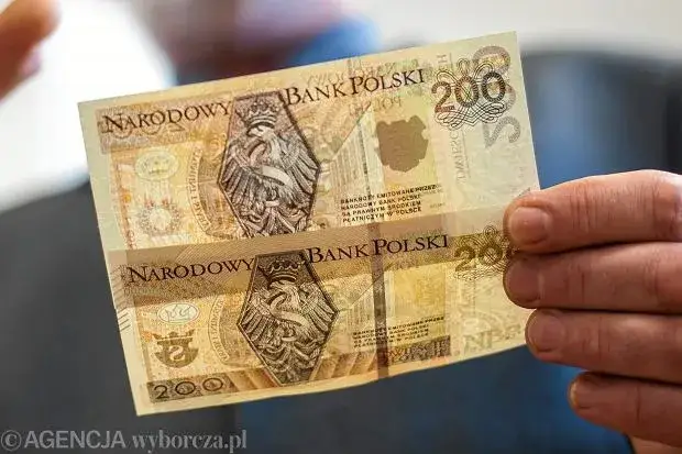 symboliczne 800 złotych w portfelu